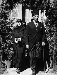 Mustafa kemal atatürk, 1929 dünya ekonomik bunalımı'nın etkilerini hafifletmek ve ülkenin kalkınmasını hızlandırmak amacı ile 1933'te beş yıllık sanayi planı'nı başlattı. Mustafa Kemal Ataturk Wikipedia