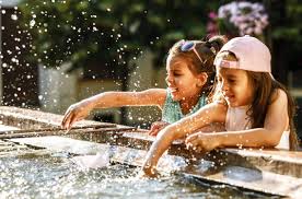 16 lebendig wasserspiel garten kinder zum entwerfen eines kleinen gartens gehört es jeden zentimeter des raums zu nutzen und mit visuellen tricks den garten größer erscheinen zu lassen. Wasserspiel Teich Und Pool Bullinger Gartengestaltung