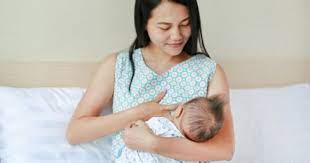 Memastikan posisi istri saat menyusui suami bisa membantu memastikan posisi istri saat menyusui si kecil tepat, sehingga nggak gampang pegal atau capek. 7 Kunci Sukses Menyusui Bayi Baru Lahir Popmama Com