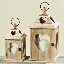 Des Lanternes Et Photophores Les Indispensables D Une Deco Montagne Hygge Lanterne Bois Deco Montagne Lanterne Deco