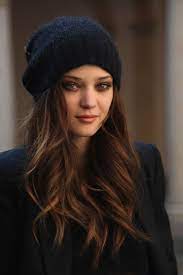 14 Reasons You Should Definitely Wear More Hats Hair Styles Long Hair Styles Winter Hairstyles