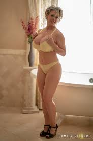 Mature Stepmom Dee Williams Straddled Her Stepson photos (Robby Echo)   MILF Fox