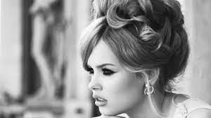 This style gives off a flirtatious, feminine atmosphere that looks absolutely perfect! 2021 60s Hairstyles The Most Popular Hairstyles