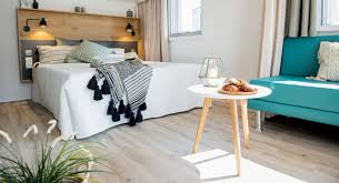Scegliere un mobile in legno significa farsi conquistare dal fascino della tradizione, da materiali e lavorazioni che appagano la vista per l'unicità della loro bellezza ma ripagano anche nel tempo. Bhi Irm Italia Case Mobili Di Design E Lusso Comprare Case Mobili