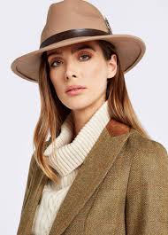 Heather Tweed's Instagram, Twitter & Facebook