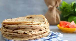 Il naan (pane naan) è un pane lievitato delizioso dalla forma tonda e piatta tipico della cucina indiana! Pane Indiano Senza Lievito La Ricetta Tradizionale Per Farlo In Casa
