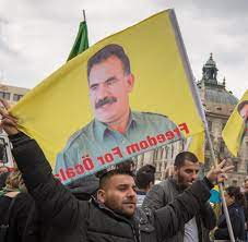 On november 13, the italian police arrested abdullah öcalan, founder and leader of the kurdish workers' party (pkk), at rome's airport. Pkk Deutschland Verbietet Portrats Von Abdullah Ocalan Ankara Reicht Das Nicht Welt