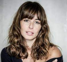 Toutes les indiscrétions, résumés, spoilers, photos, vidéos, replay, spoilers du feuilleton quotidien de france 2. Un Si Grand Soleil Julie Boulanger Se Confie Sur Son Avenir Dans La Serie