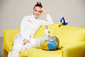 В 2020 году американская компания mattel выпустила персональную куклу барби. Fehtovalshica Olga Harlan Stala Kukloj Barbi Foto Glavkom