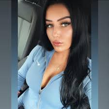 What are some tips and workouts to help lose belly fat and round hips?