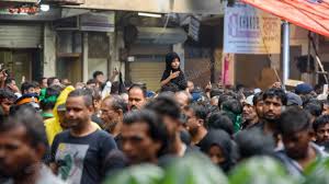 Shia Muslims take part in a Muharram ...