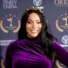  Munroe Bergdorf Beauty Photos Trends News Allure