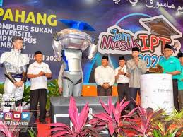 I just wanted to post this. Tengku Hassanal Lancar Jom Masuk Ipt