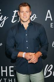 Colton Underwood Will Start Filming The Bachelor Tomorrow Us Weekly Colton Underwood The Bachelor Tv Show Colton