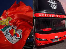 Sport lisboa and benfica denounce and lament the criminal stoning the bus of its players was victim to, the statement read. Benfica Fans Stone Players After Bad Result Two Players Hospitalized After Attack Sports India Show