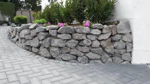 Lieferung Ist Moglich Grossere Mengen Verfugbar Gerne Berate Ich Sie Bei Ihrer Basalt N Steinmauer Garten Trockenmauer Gartengestaltung