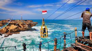 Pesona ombak yang kencang memberikan daya tarik tersendiri bagi para wisatawan lokal maupun internasional. Pantai Timang Htm Rute Foto Ulasan Pengunjung