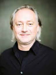 Kevin Penkin = ケビン・ペンキン