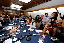 Esto, debido a que el tribunal calificador de elecciones (tricel) la sancionó por notable abandono de sus deberes, por lo que tendrá que dejar su puesto como concejal de la comuna. Se Ha Robado Vina Increpan A Alcaldesa Virginia Reginato Durante Sesion Del Concejo Municipal El Mostrador