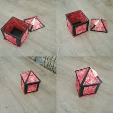 Jacqueline De Calvisson A Termine Cette Jolie Boite Japonisante D Apres Le Modele D Anne Larry Cette Boite A Ete Recouve Plastic Canvas Crafts Rubiks Cube