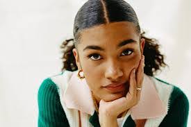 Olivia Dean's Instagram, Twitter & Facebook