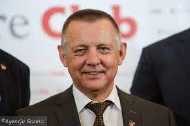 Oraz społeczny doradca prezesa nik jakub banaś, prywatnie syn prezesa izby, mariana banasia, zostali w piątek zatrzymani przez cba. Najwyzsza Izba Kontroli Wydala Oswiadczenie Marian Banas Podal Sie Do Dymisji Decyzja Nie Zapadla Polityka Wiadomosci Gazeta Pl
