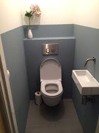 Schauen Sie Rein Die Kuche Und Die Toilette Eines Hauses Aus Den 1930er Jahren In Utrecht Nach Stil Farbberat Kleines Wc Zimmer Wc Im Erdgeschoss Wc Design