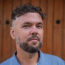 Is it me? Or is it the LinkedIn app? I just want to share good content.