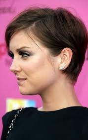 Option to tuck both sides behind your ears to further open up your face (and keep your hair out of the way). Bob Haircut Behind Ears Novocom Top