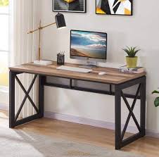 Banyaknya model dan pilihan yang ditawarkan di pasaran membuat setiap konsumen harus dapat menyesuaikan model atau jenis yang seperti apa dibutuhkan. 5 Ide Desain Meja Kantor Minimalis Modern Kayu Solid Jati Mahoni