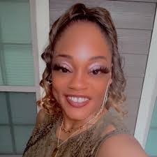 Paulette Mott's Instagram, Twitter & Facebook