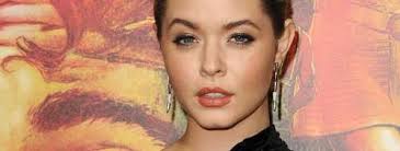 La comédienne de la série pretty little liars a raconté face caméra comment elle a vécu sa maladie des ovaires et la prise de poids qu'elle a entraîné. Sasha Pieterse Victime De Body Shaming Apres Danse Avec Les Stars Elle Repond Avec Emotion Sur Buzz Insolite Et Culture