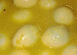 10 telur puyuh, secukupnya pete, 10 biji cabe ijo, secukupnya tempe, 8 biji cabe rawit, 5 siung bawang merah, 3 siung bawang putih, 4 butir kemiri, 1 sdm ketumbar, secukupnya kunyit, 1 ruas laos, 2 lembar daun jeruk, sejumput jinten, 1 gelas santan, secukupnya garam. Resep Telur Puyuh Kuah Kuning Sempurna Resepi Lezat