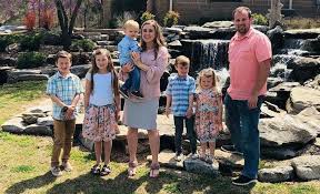 The relative has been posting on social media, seemingly directing her tweets at anna duggar, josh's wife. Duggar Family Blog Duggar Updates Duggar Pictures Jim Bob And Michelle Counting On 19 Kids 4 1 19 5 1 19