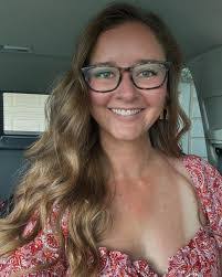 Allison Capps's Instagram, Twitter & Facebook