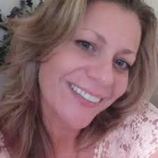 Kelly Chouinard's Instagram, Twitter & Facebook