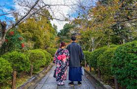 Hydrangeas of kiyomizu (2616864752).jpg 2,000 × 3,008; Little Miss Edna December 2019