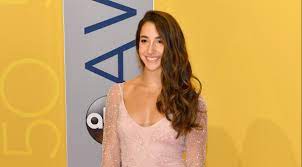 Girls like you (video 2018) cast and crew credits, including actors, actresses, directors, writers and more. Aly Raisman Danica Patrick Among Athlete Cameos In New Maroon 5 Video