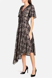 Dentelle sur tout le vêtement. Robe Asymetrique En Laine Et Dentelle Robes Mi Longues Robes Sur Mesure