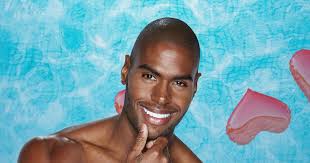 Bij haast elk landen team heb je trouwens nu fans die zo uitgedost zijn. Former Coventry City Striker Now Playing The Field On Love Island Coventrylive