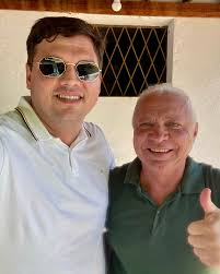 Visita ao amigo e ex-prefeito @saleslimaoficial, na tarde deste sábado  (22), em Piancó. Sempre conversando pautas de interesse dos piancoenses. No  próximo semestre teremos início da obra de alargamento da Ponte do
