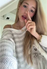 Francis It Girl Bag Mini Red: Your Travel Companion