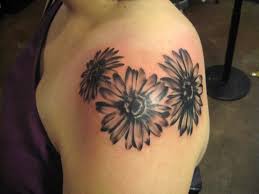 Let us explore the meaning behind daisy tattoo designs as well as the best 100 daisy tattoo best 100 daisy tattoo designs in 2021. Tato