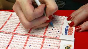 Numbers are picked at 11:00 pm tuesday and friday nights. Mega Millions No Winner Tuesday Night Jackpot Climbs To 970m