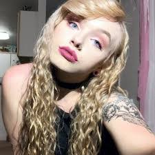 Alisha Bender's Instagram, Twitter & Facebook