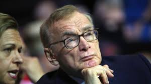 A Bob each way: Carr confesses to sending same tweet from two accounts