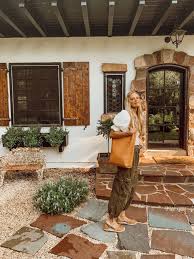 We inspire you, no matter of your age, gender, body shape, size or ethnicity to look good and feel great in the choices you make when purchasing lingerie, hosiery and underwear. Go Go Go Lauren Liess