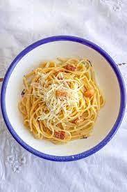 Laksa consists of thick wheat noodles or rice vermicelli with chicken, prawn or fish, served in spicy soup based on either rich and spicy curry coconut milk or on sour asam (tamarind or gelugur). Spaghetti Alla Carbonara Traditional Italian Recipe 196 Flavors