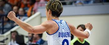 Celles qui inculquent les valeurs aux nouvelles et restent solides dans les moments difficiles à l'image d'une céline dumerc ou d'un boris diaw. Dumerc Repousse Sa Retraite D Un An