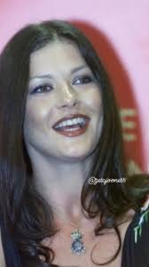 Simplemente no pudimos resistir... Disfruta de este photo dump de Rachel  Green vestida de verde para honrar el Día de San Patricio hoy 😂